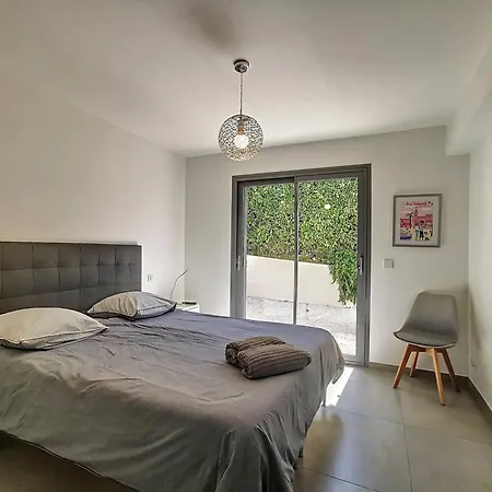 New In With Pool Superb View Neuve Au Castellet Avec Piscine Et Superbe Vue ル・カステレ